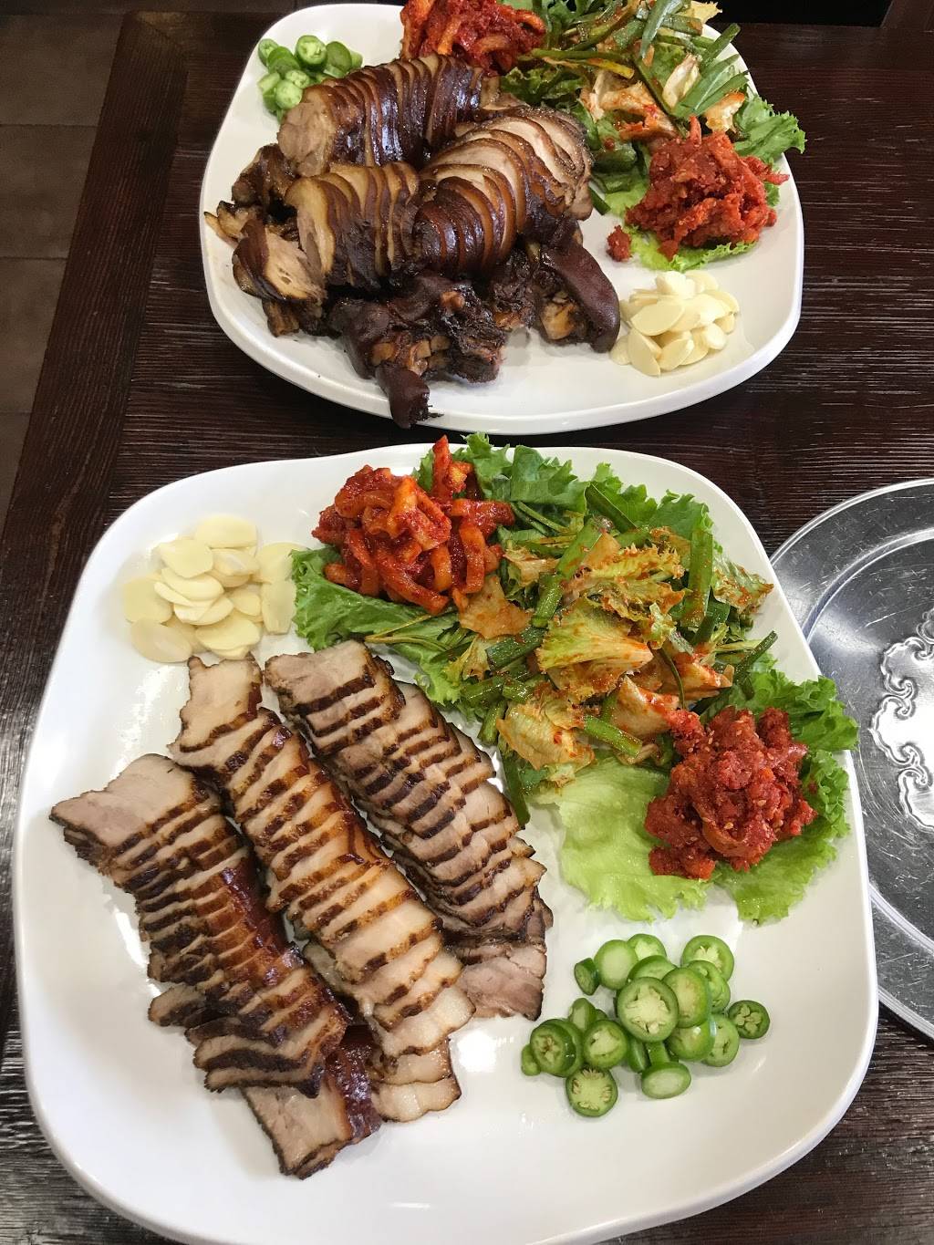명가족발 Myung Ga Jokbal | restaurant | 3063 W 8th St, Los Angeles, CA 90005, USA | 2133680880 OR +1 213-368-0880