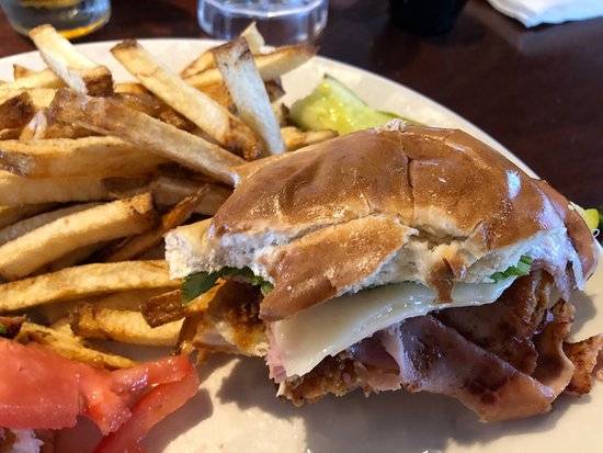 Dukes Sports Bar and Grill | restaurant | 7607 E McDowell Rd, Scottsdale, AZ 85257, USA | 4806759724 OR +1 480-675-9724