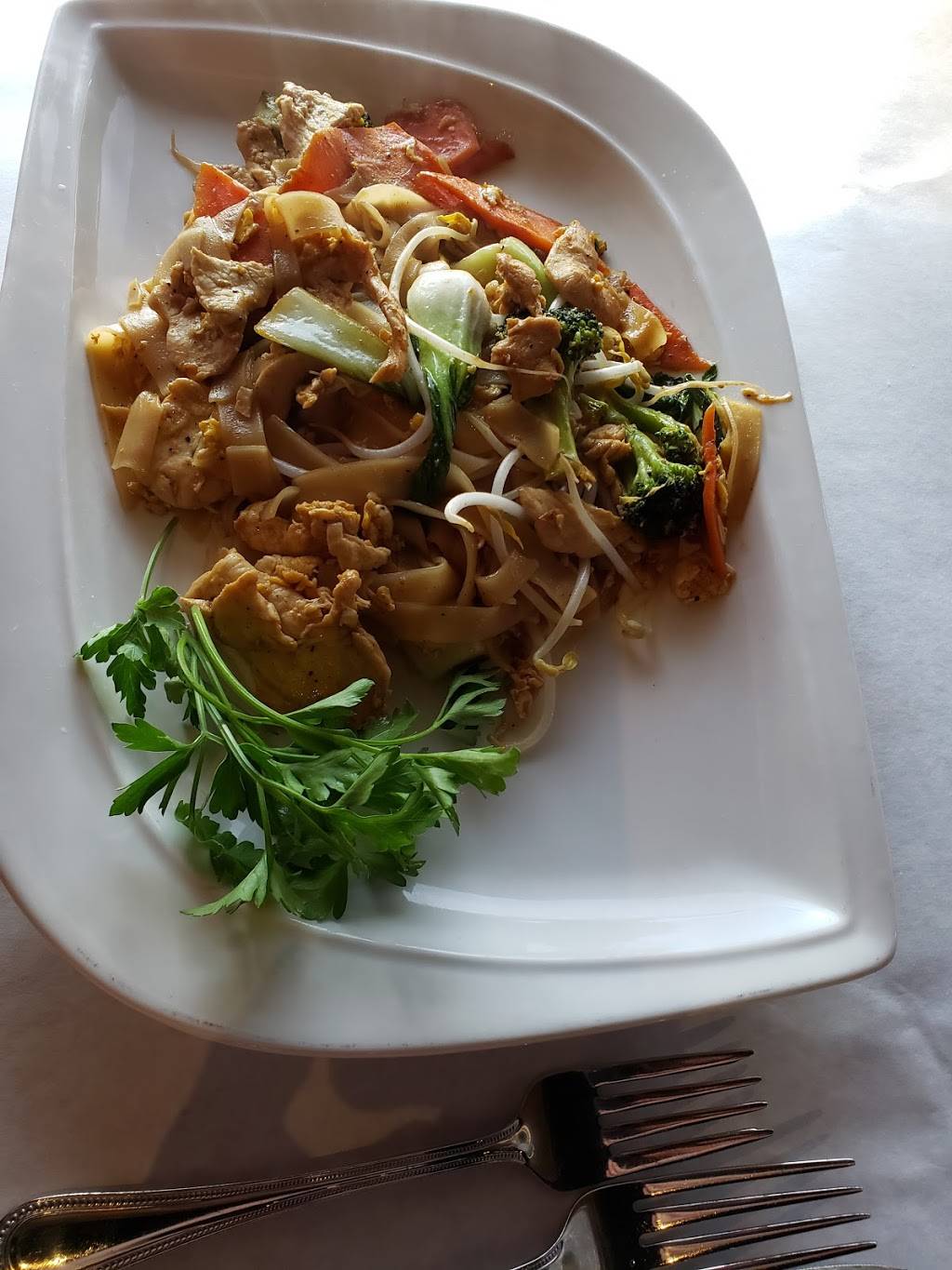 Tani Thai Restaurant | restaurant | 15 E Main St NE, Buford, GA 30518, USA | 7709321688 OR +1 770-932-1688