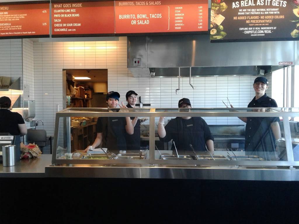Chipotle Mexican Grill | restaurant | 371 Putnam Pike, Smithfield, RI 02917, USA | 4012336701 OR +1 401-233-6701