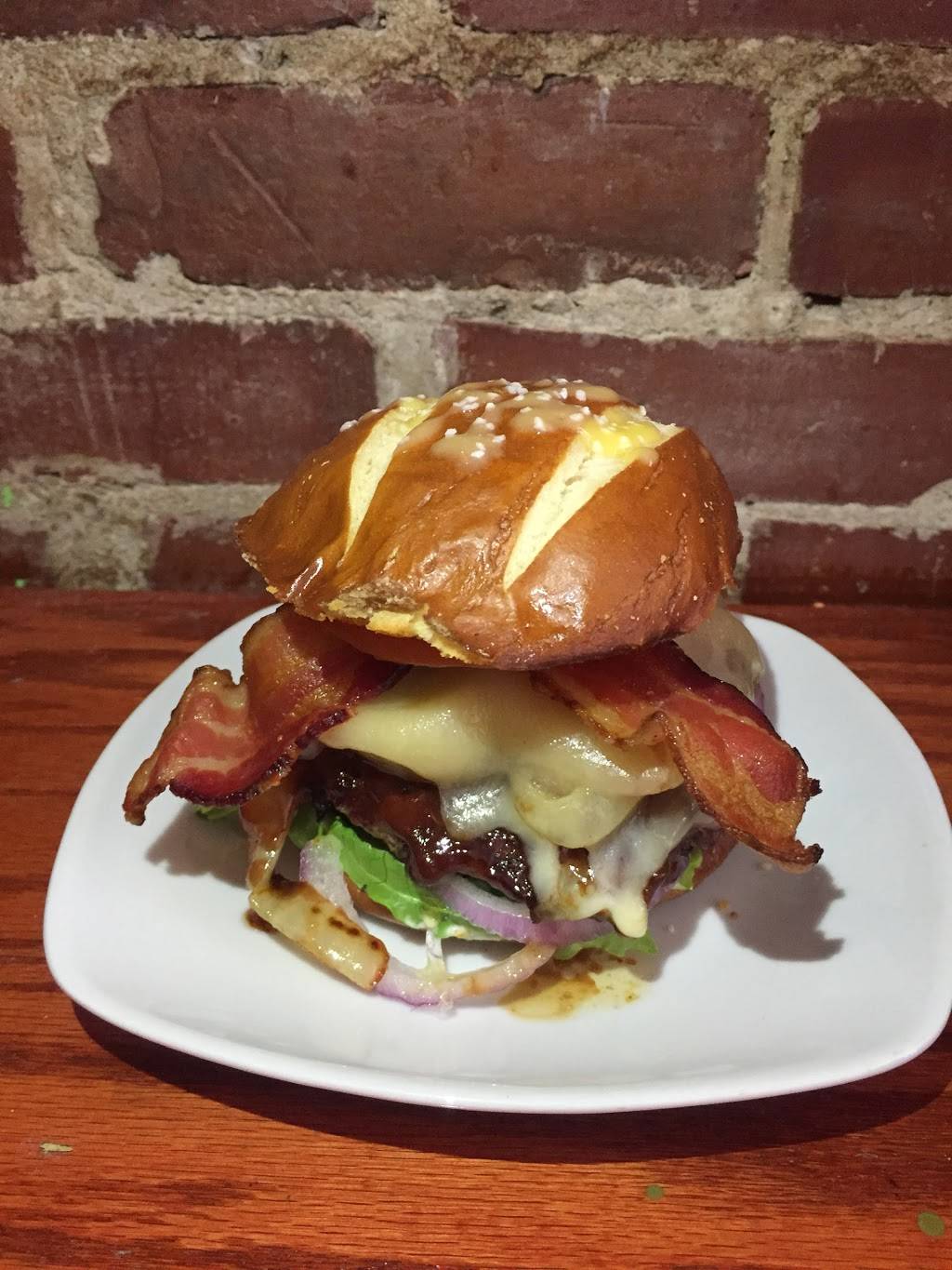 Rudders Public House | restaurant | 70 Wallingford Square, Kittery, ME 03904, USA | 2077032324 OR +1 207-703-2324