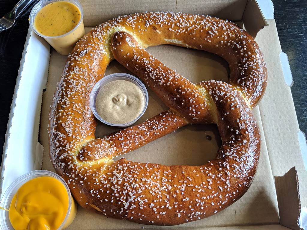 Milwaukee Brat House | restaurant | 4022 N Oakland Ave, Shorewood, WI 53211, USA | 4145395826 OR +1 414-539-5826