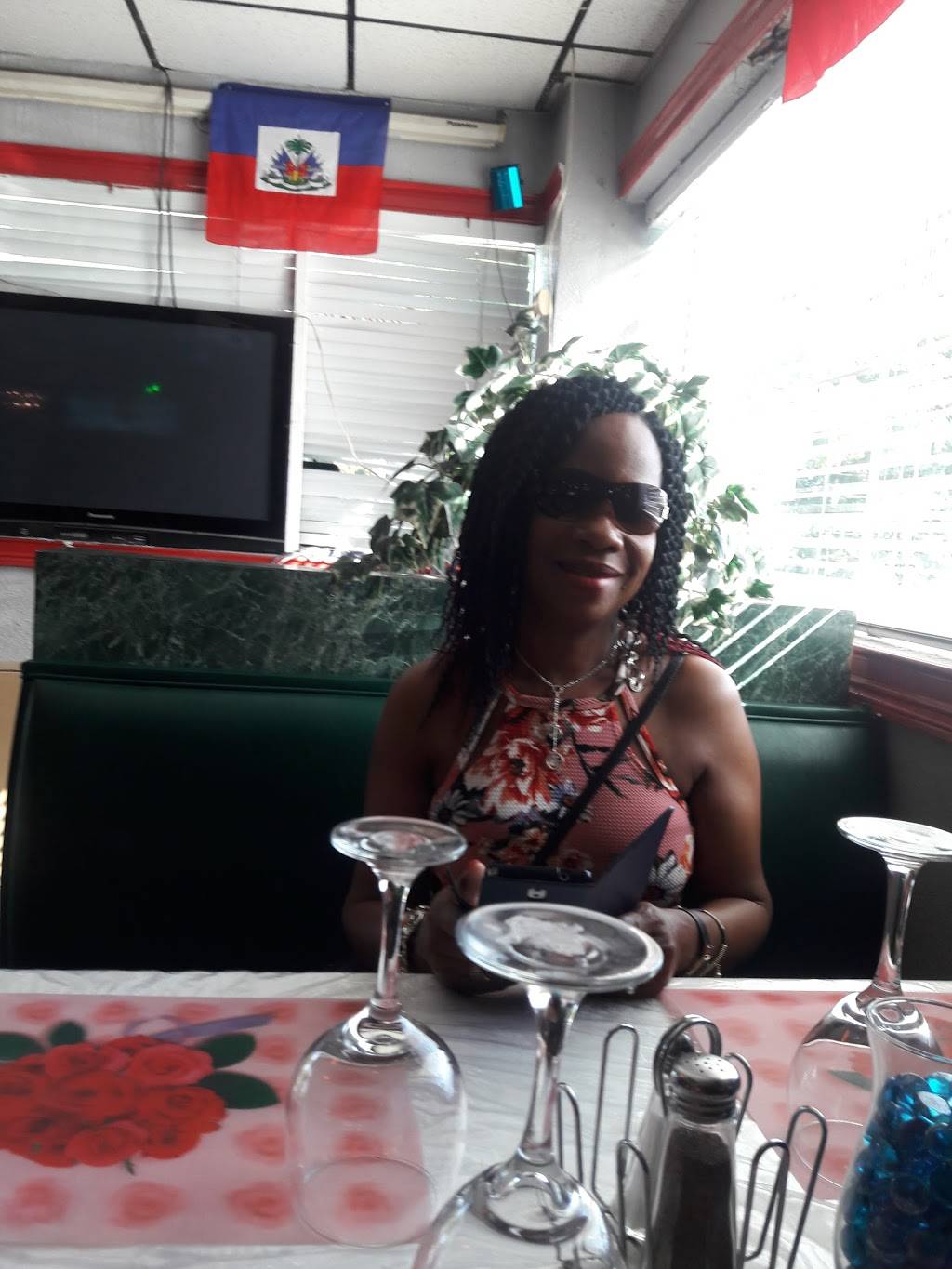 Au Bon Gout Restaurant | restaurant | 12051 W Dixie Hwy, North Miami, FL 33161, USA | 3058990507 OR +1 305-899-0507