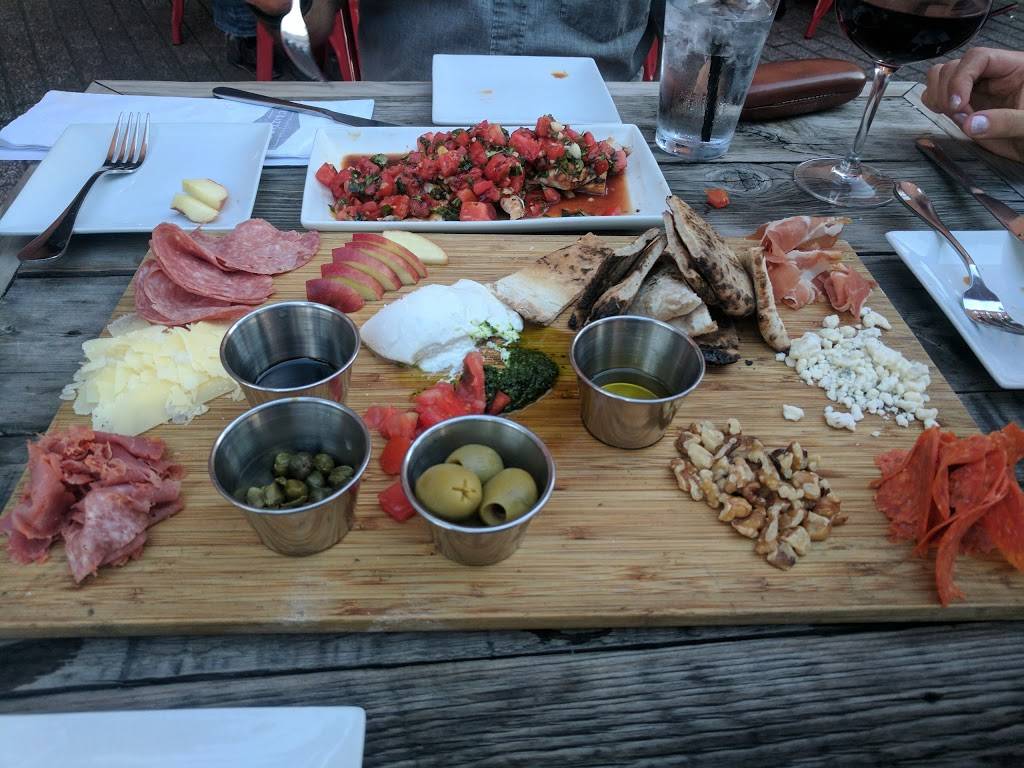 Il Lazzarone Pizza | restaurant | 412 Delaware St A, Kansas City, MO 64105, USA | 8165413695 OR +1 816-541-3695