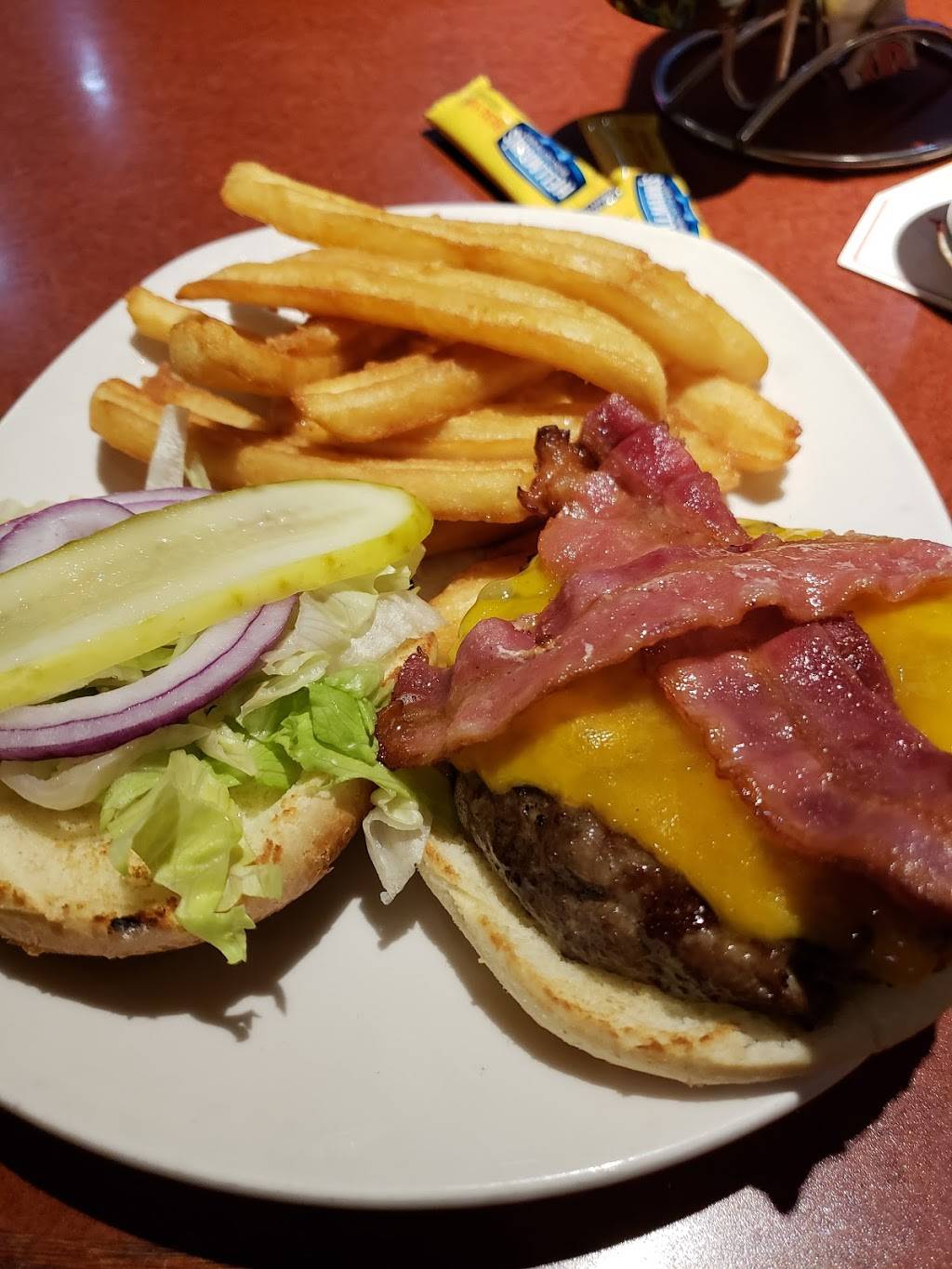 St. Louis Bar & Grill | restaurant | 23580 Woodbine Ave, Keswick, ON L4P 0E2, Canada | 9054761333 OR +1 905-476-1333