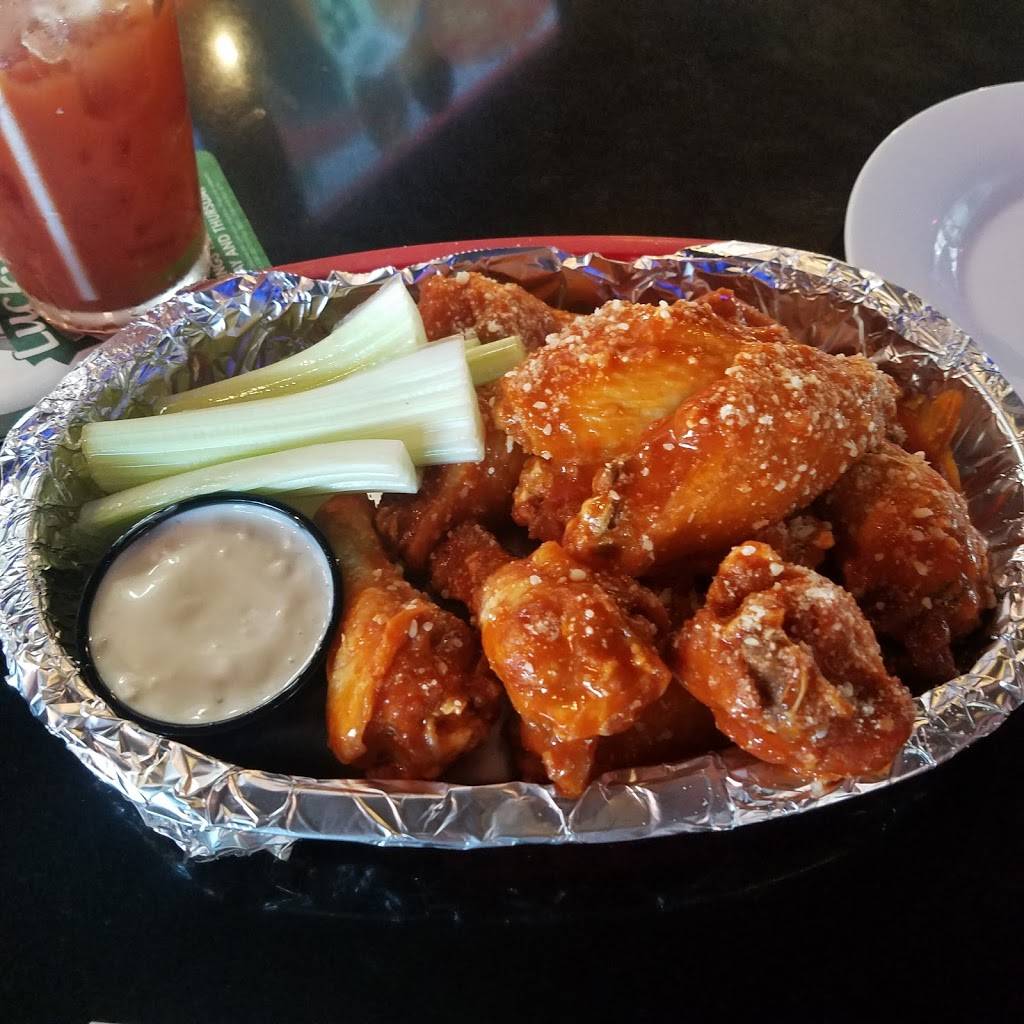 Sports Fanatics Bar & Grille | restaurant | 31640 Vine St, Willowick, OH 44095, USA | 4403470980 OR +1 440-347-0980