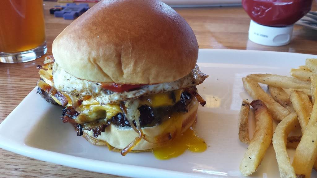 Applebees Grill + Bar | restaurant | 5880 W Peoria Ave, Glendale, AZ 85302, USA | 6238783500 OR +1 623-878-3500