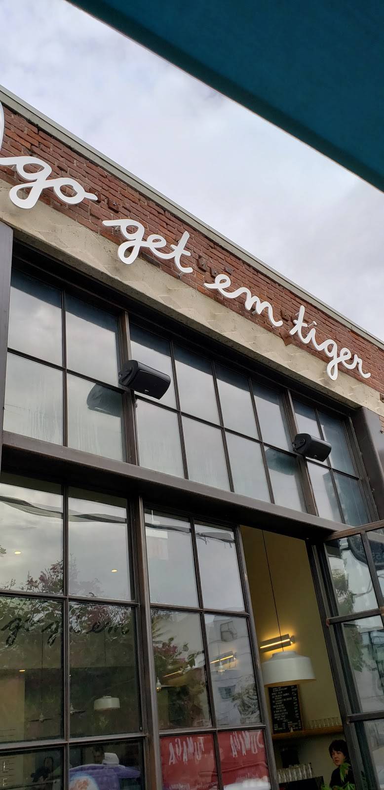 Go Get Em Tiger | restaurant | 827 E 3rd St, Los Angeles, CA 90013, USA | 2132775558 OR +1 213-277-5558