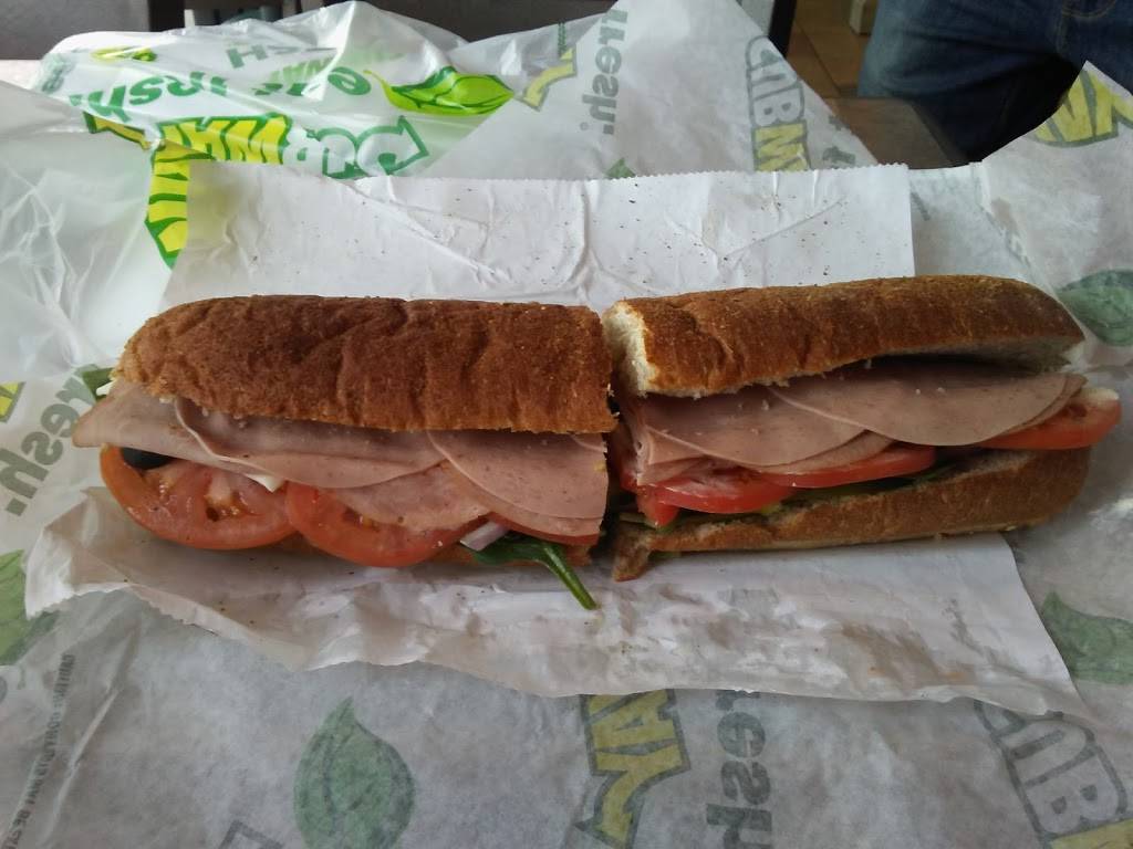Subway | restaurant | 607 Harwood Rd, Bedford, TX 76021, USA | 8174289045 OR +1 817-428-9045