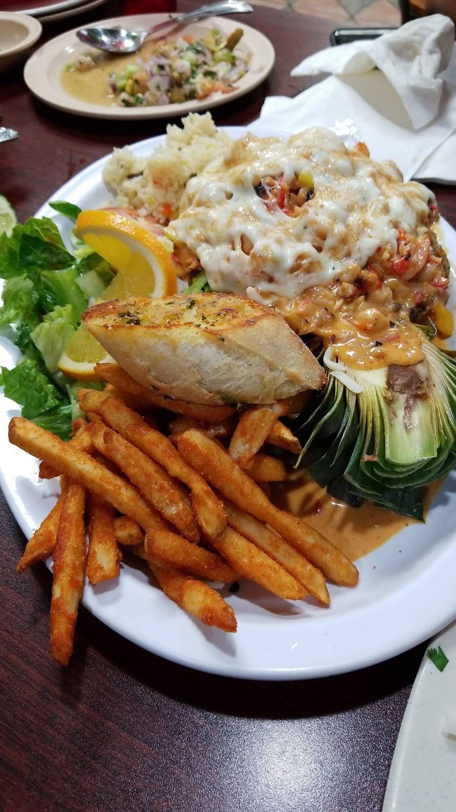 Playas Nayaritas | restaurant | 2211 W Lake St, Melrose Park, IL 60160, USA | 7083441700 OR +1 708-344-1700