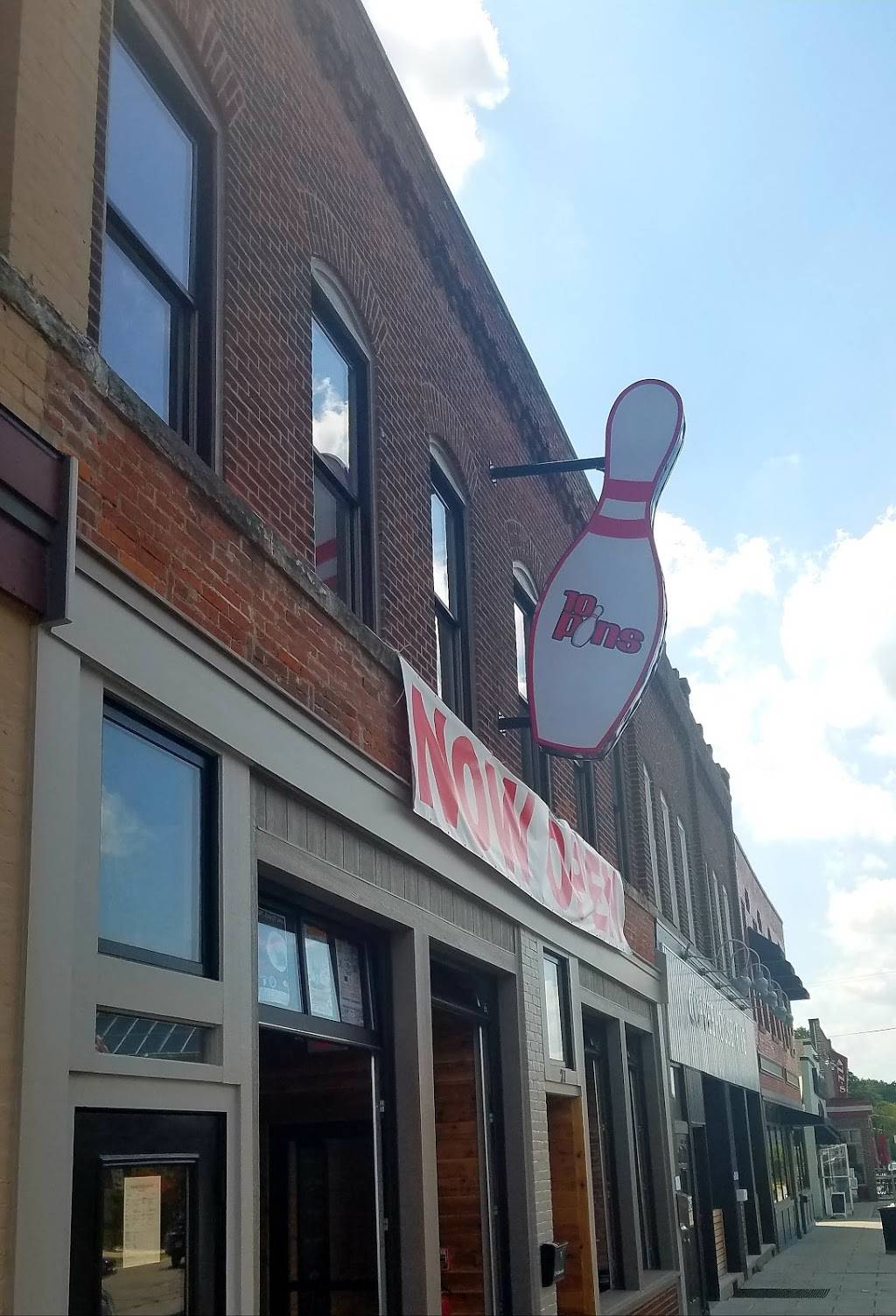 10 Pins | night club | 27 W Monroe St, Franklin, IN 46131, USA | 3177393578 OR +1 317-739-3578
