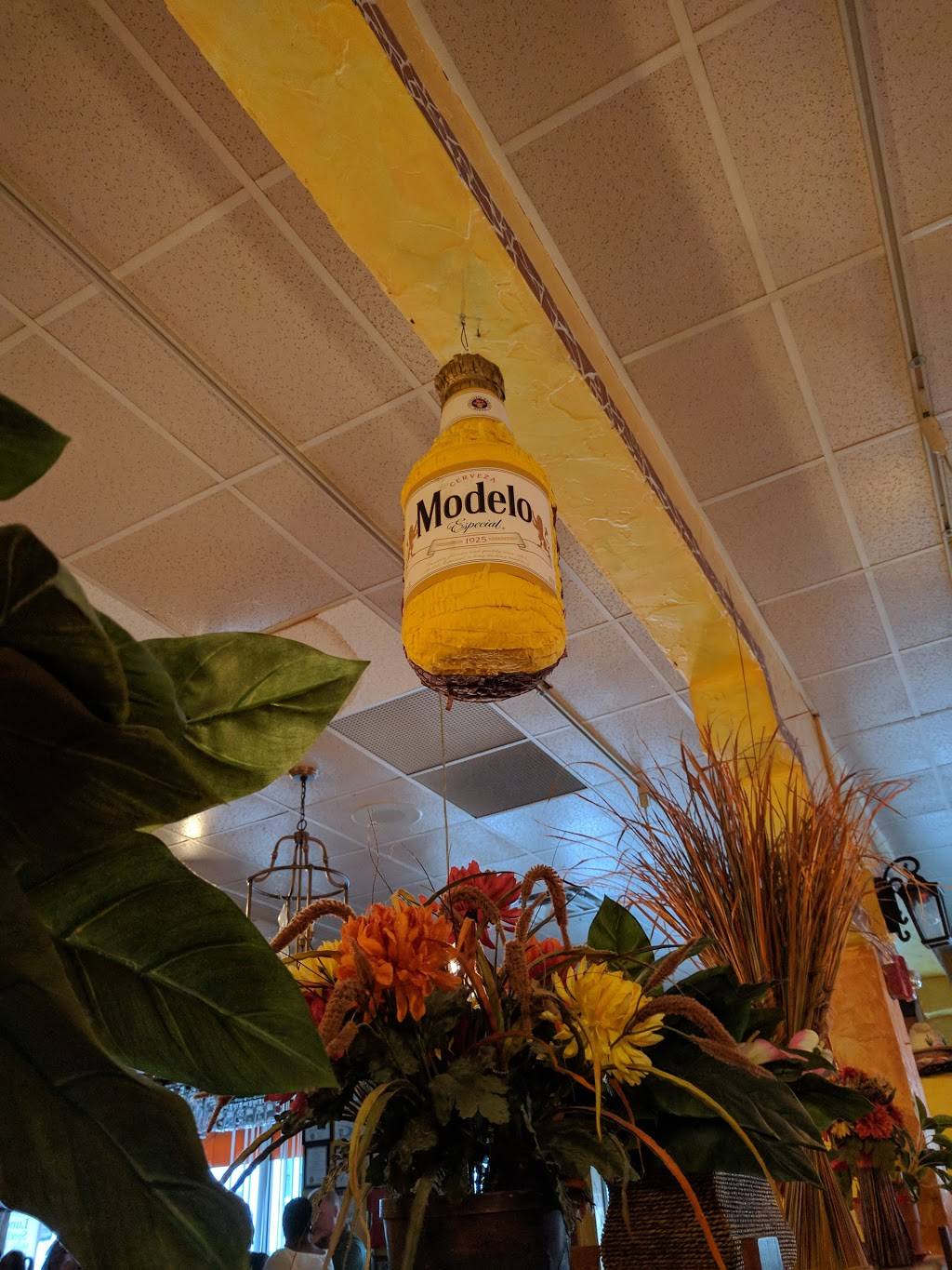 Ixtapa Mexican Grill & Cantina | restaurant | 349 Main St, Woburn, MA 01801, USA | 7817591250 OR +1 781-759-1250