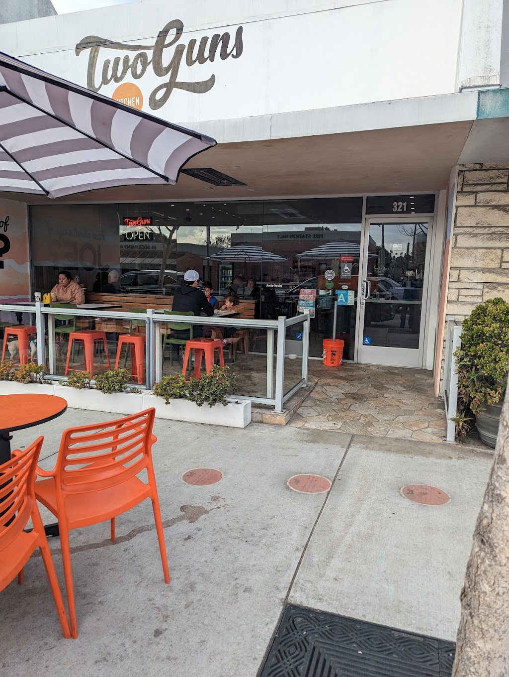 Two Guns Kitchen | cafe | 321 Main St, El Segundo, CA 90245, USA | 3104169194 OR +1 310-416-9194