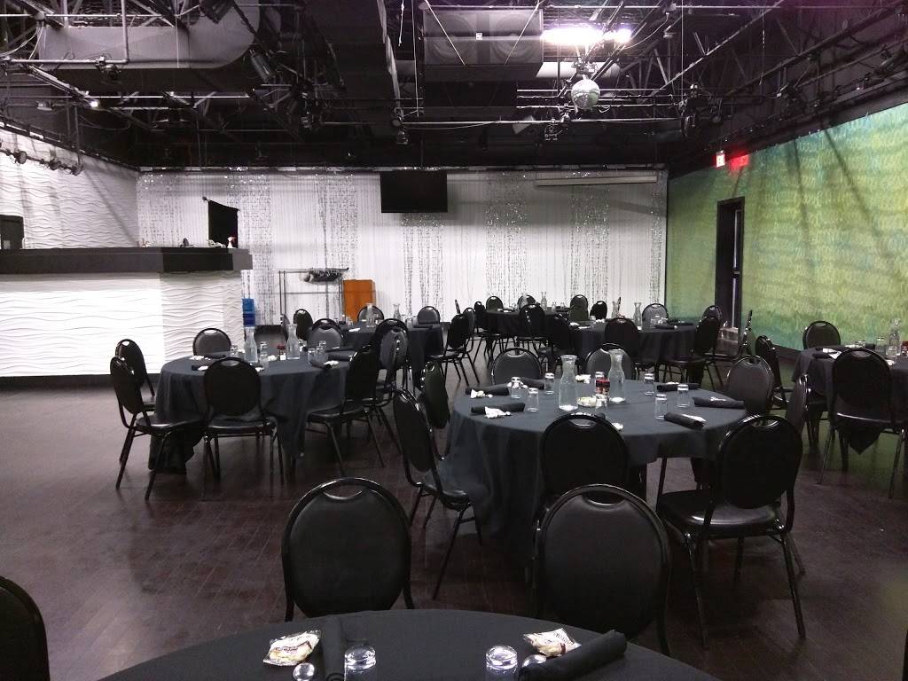 Charlies On the Lake | restaurant | 4150 S 144th St, Omaha, NE 68137, USA | 4028949411 OR +1 402-894-9411