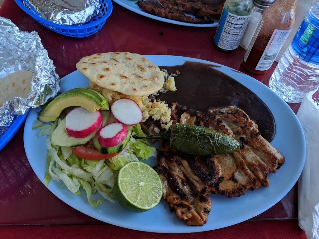 Pupuseria Menchita | restaurant | 1606 Beverly Blvd, Los Angeles, CA 90026, USA | 2132588203 OR +1 213-258-8203