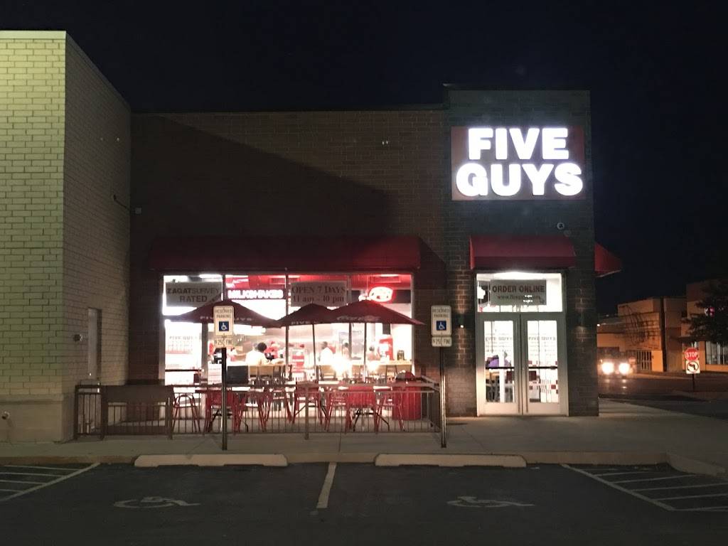 Five Guys | meal takeaway | 2440 95th St, Evergreen Park, IL 60805, USA | 7033399500 OR +1 703-339-9500