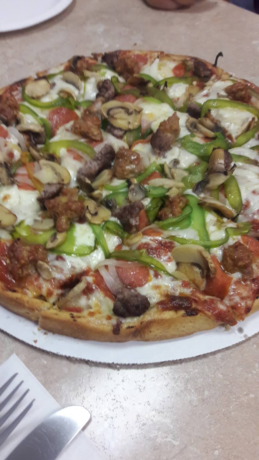 CJs Pizza & Giant Grinders | restaurant | 273 Broad St, Manchester, CT 06040, USA | 8606495329 OR +1 860-649-5329