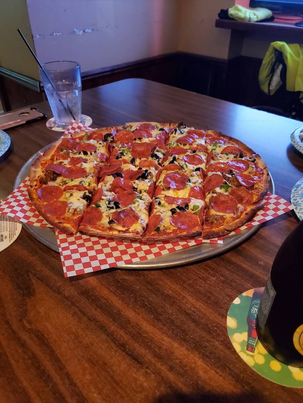 Plaza Pub | restaurant | 6202 Douglas Ave, Des Moines, IA 50322, USA | 5153340871 OR +1 515-334-0871