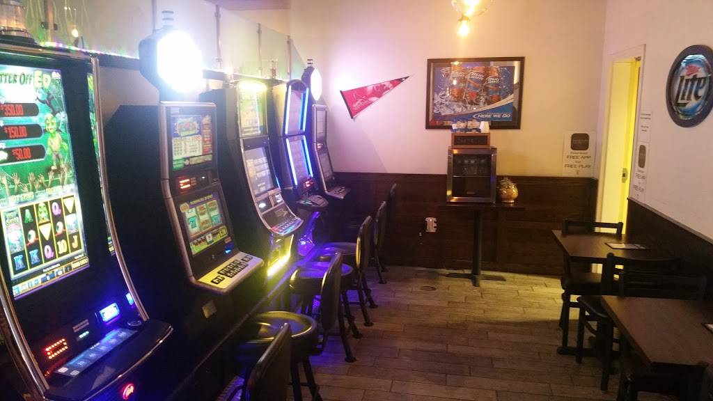 Embers Wood Fired Pizza | restaurant | 7 Mattes Ave, Vandalia, IL 62471, USA | 6182832625 OR +1 618-283-2625