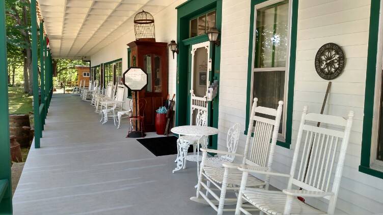 Old Mission Inn | restaurant | 18599 Mission Rd, Traverse City, MI 49686, USA | 2312237770 OR +1 231-223-7770