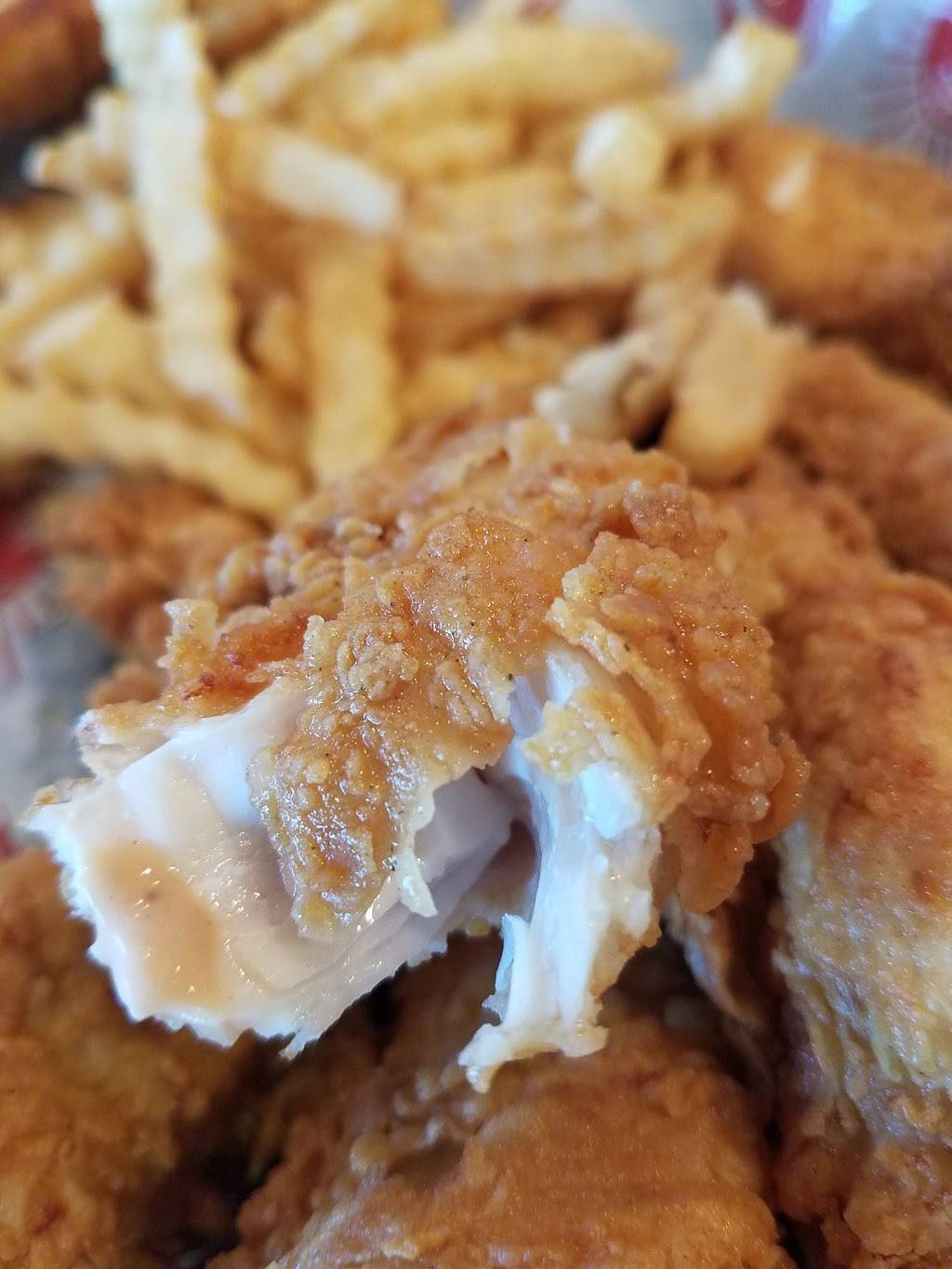 Raising Canes Chicken Fingers | meal takeaway | 6095 Mid Rivers Mall Dr, St Peters, MO 63304, USA | 6369227429 OR +1 636-922-7429