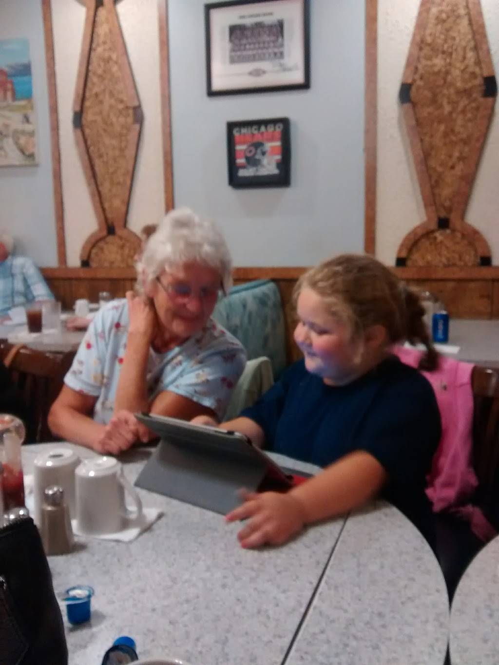 Lakeside Restaurant | restaurant | 410 Lake St, Antioch, IL 60002, USA | 8479803696 OR +1 847-980-3696