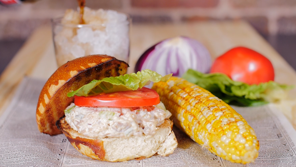 Caplingers Fresh Catch Seafood Kitchen | restaurant | 9535 Pendleton Pike, Indianapolis, IN 46236, USA | 3173895378 OR +1 317-389-5378