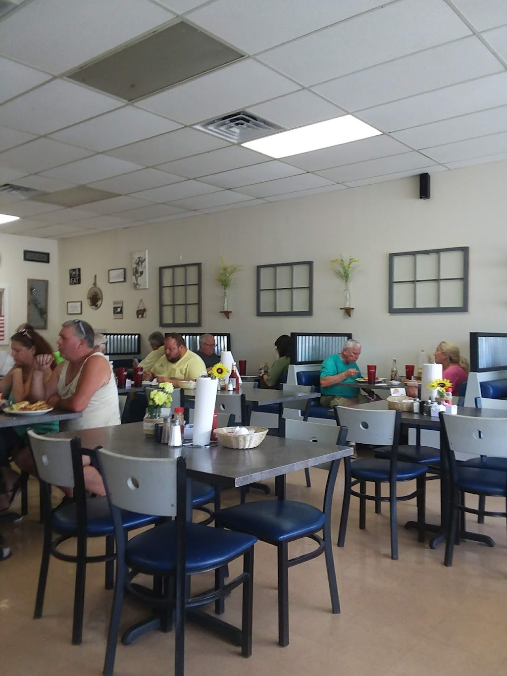 Karen’s Cafe & Catering | restaurant | 3700 N Pace Blvd, Pensacola, FL 32505, USA | 8504953884 OR +1 850-495-3884