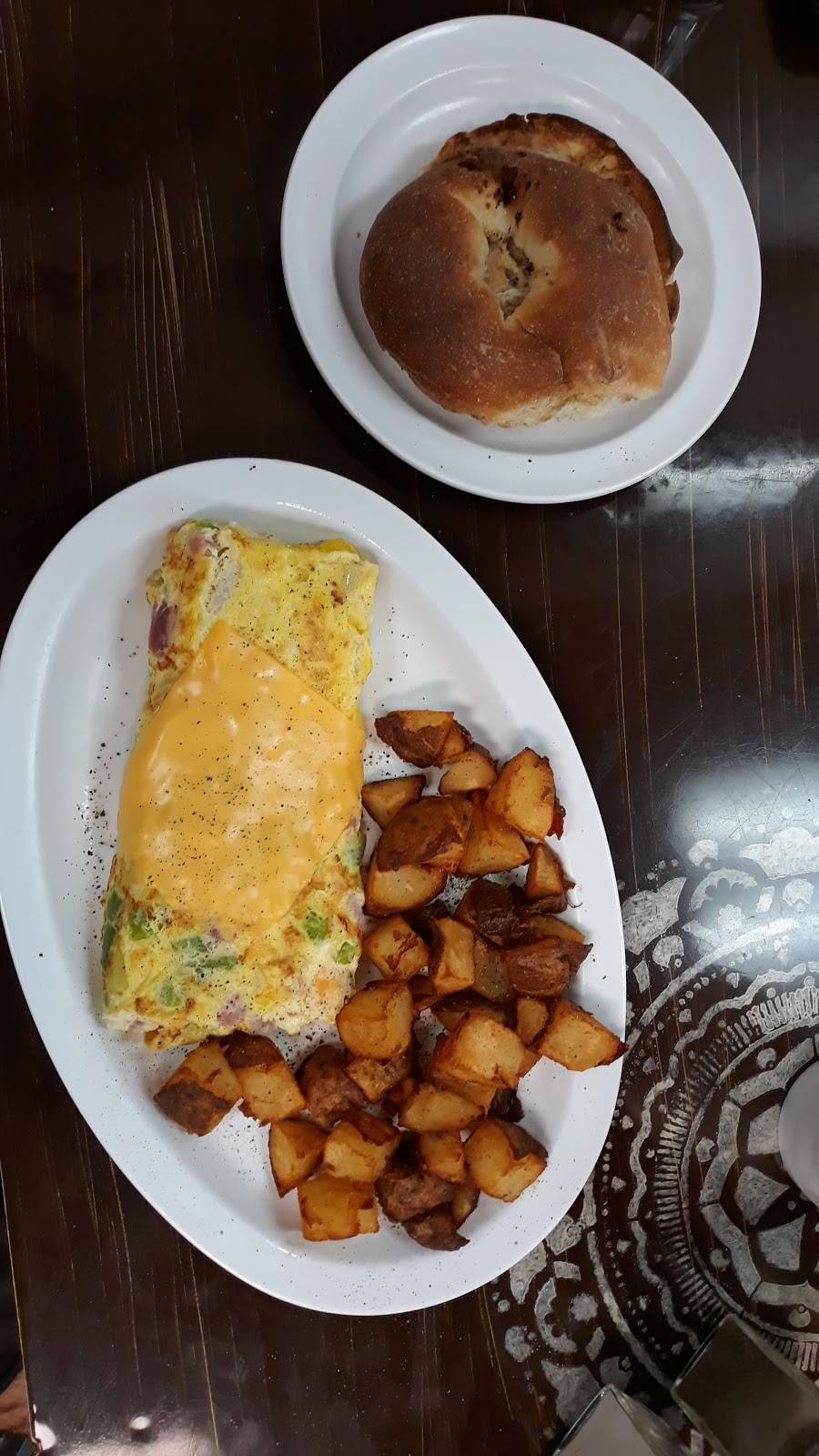 BAGEL HUT - Breakfast & Lunch | restaurant | 4877 Coconut Creek Pkwy, Coconut Creek, FL 33063, USA | 9549570057 OR +1 954-957-0057