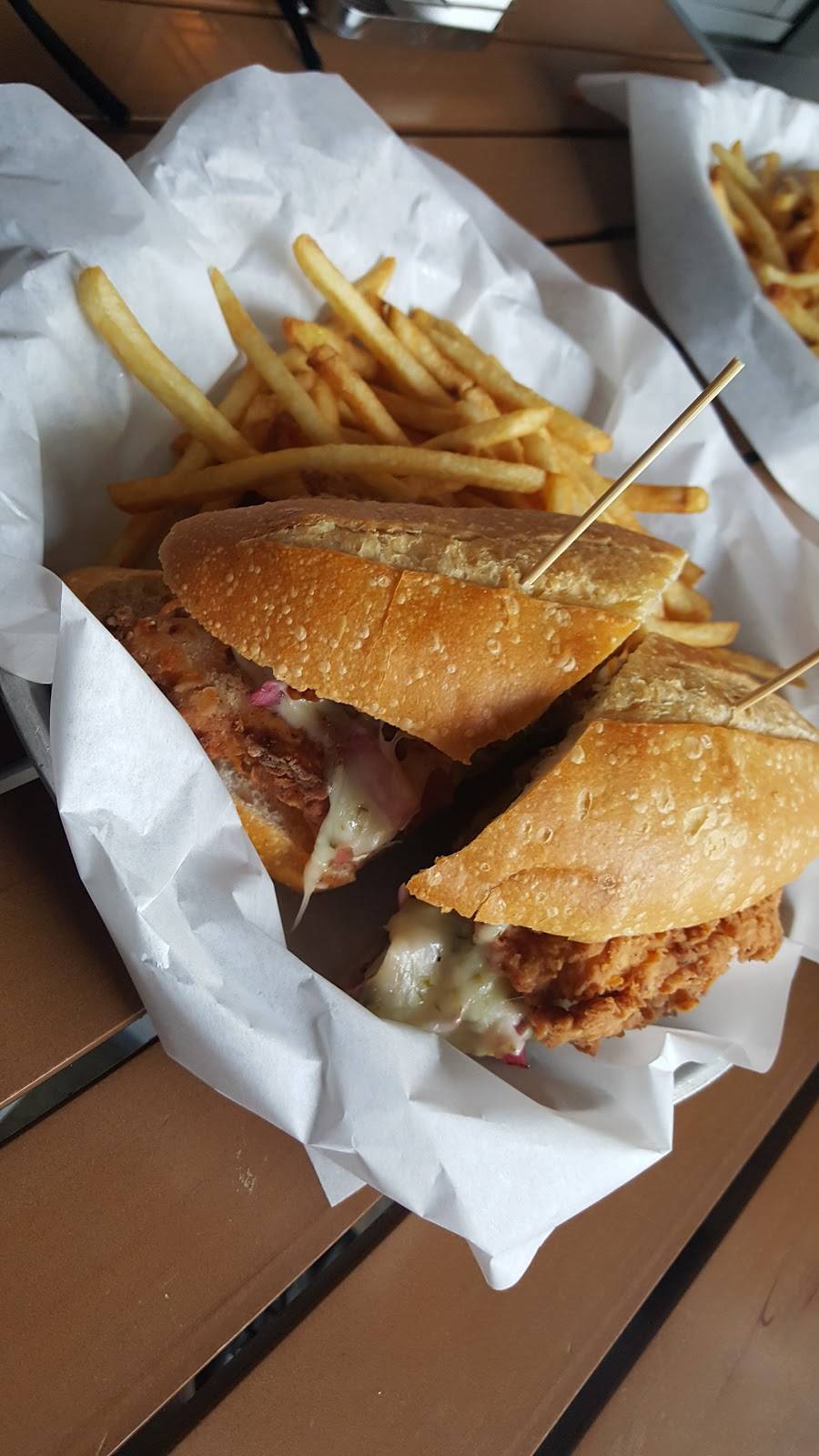 Commonwealth | restaurant | 1022 11th St, Modesto, CA 95354, USA | 2092487451 OR +1 209-248-7451