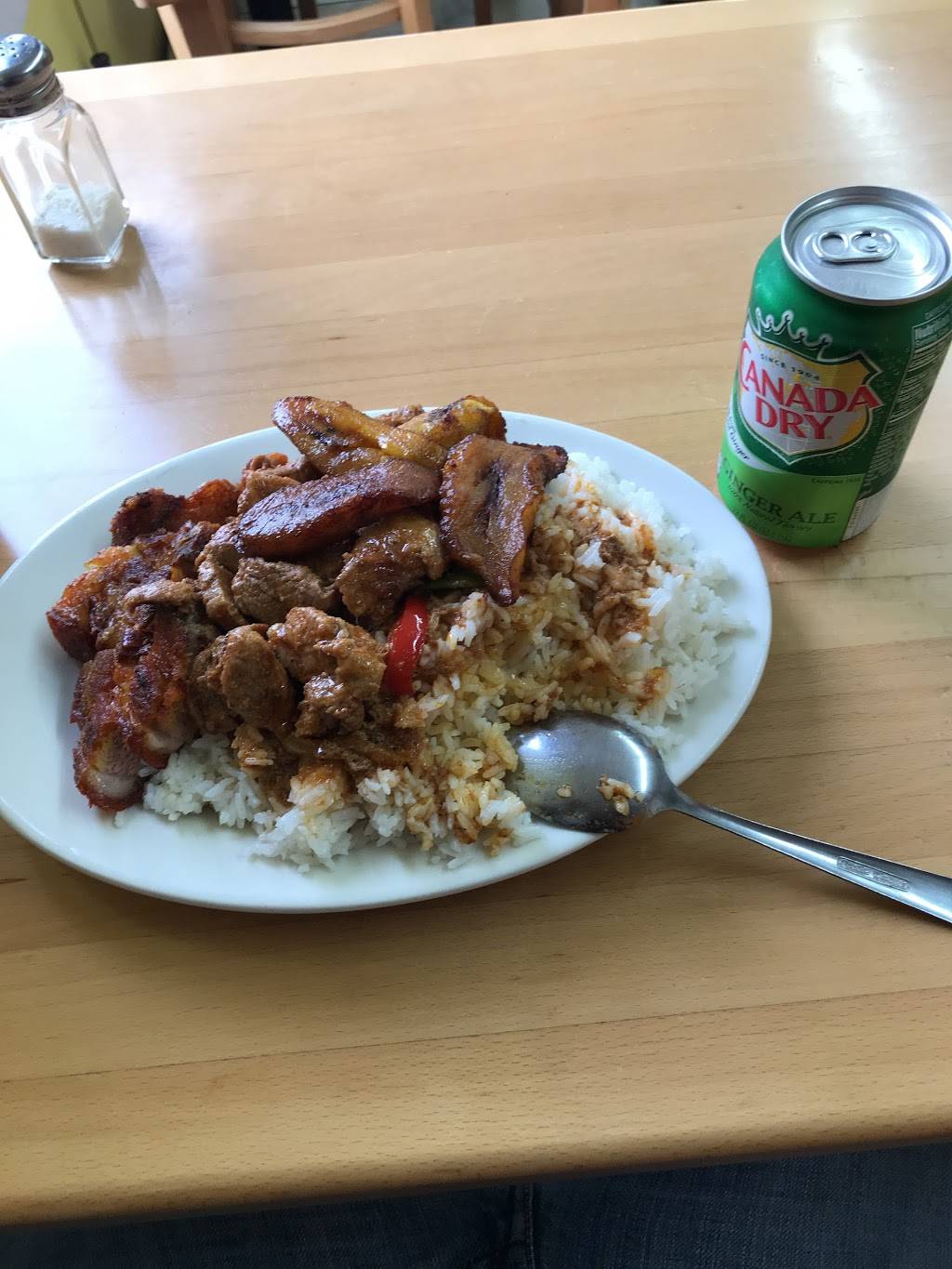 Dominican Restaurant | restaurant | 645 Rodman St, Fall River, MA 02721, USA | 5086767615 OR +1 508-676-7615