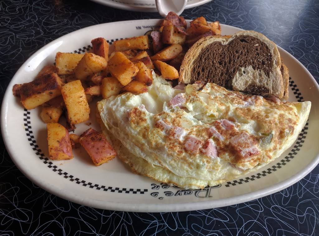 Daves Diner | restaurant | 390 W Grove St, Middleborough, MA 02346, USA | 5089234755 OR +1 508-923-4755