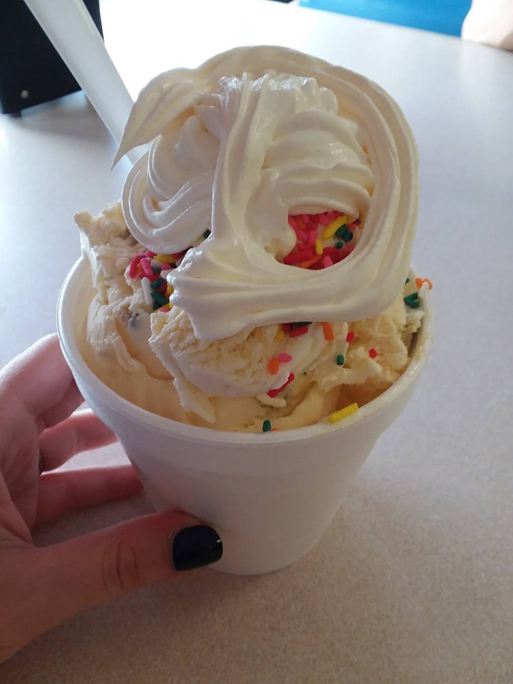 Ye Ole Fashioned Cafe & Ice Cream | cafe | 6554 Rivers Ave, North Charleston, SC 29406, USA | 8437977760 OR +1 843-797-7760