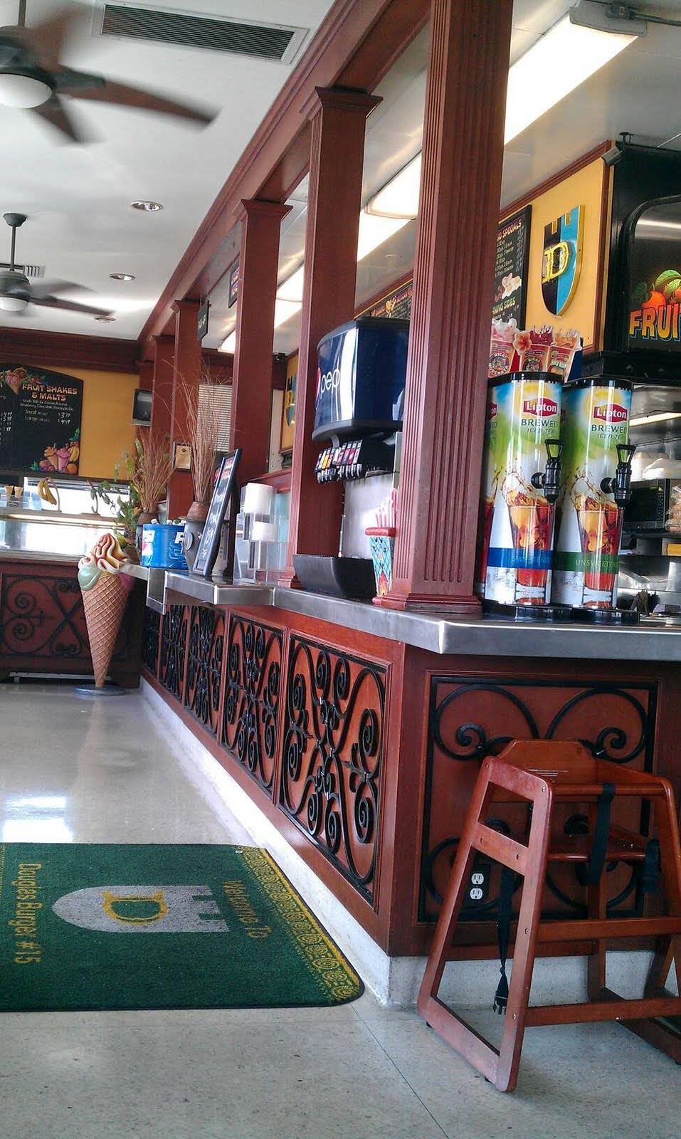 Douglas Drive-In Restaurant | restaurant | 11325 Washington Blvd, Whittier, CA 90606, USA | 5626997484 OR +1 562-699-7484