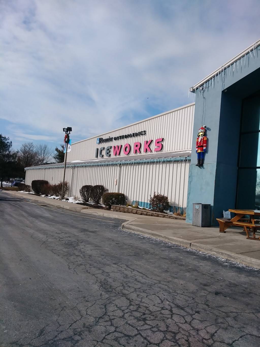 IceWorks Skating Complex | restaurant | 3100 Dutton Mill Rd, Aston, PA 19014, USA | 6104972200 OR +1 610-497-2200