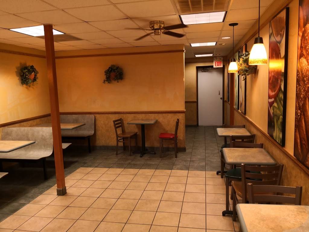 Subway Restaurants | restaurant | 610 W Main St, West Frankfort, IL 62896, USA | 6189373700 OR +1 618-937-3700