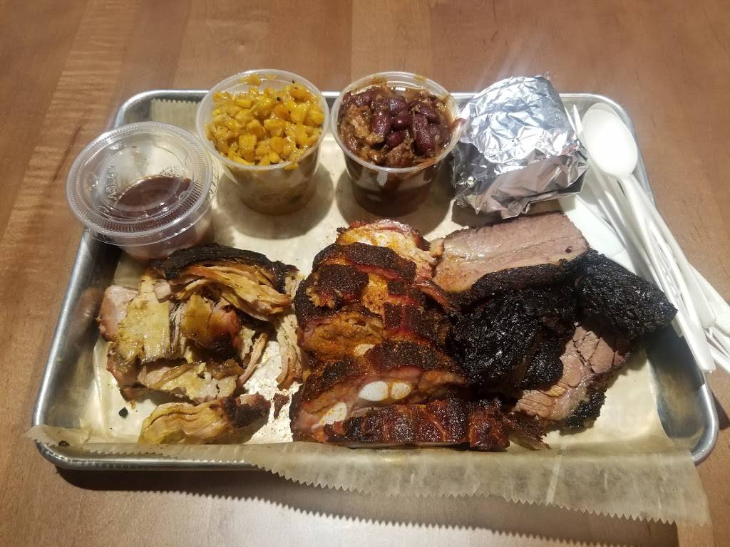 Heavens Table BBQ | restaurant | 2238 N Farwell Ave, Milwaukee, WI 53202, USA | 4147327109 OR +1 414-732-7109