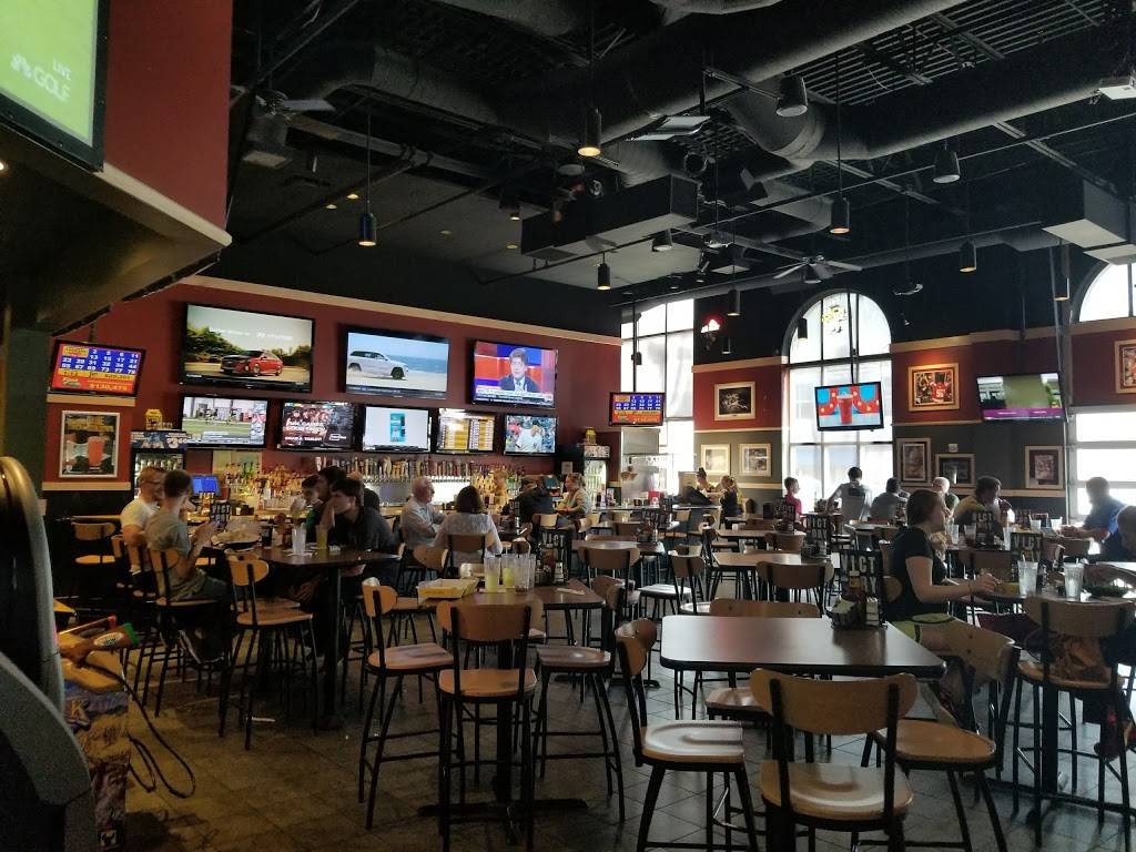 Buffalo Wild Wings | restaurant | 2121 Celebration Dr NE #100, Grand Rapids, MI 49525, USA | 6163642999 OR +1 616-364-2999