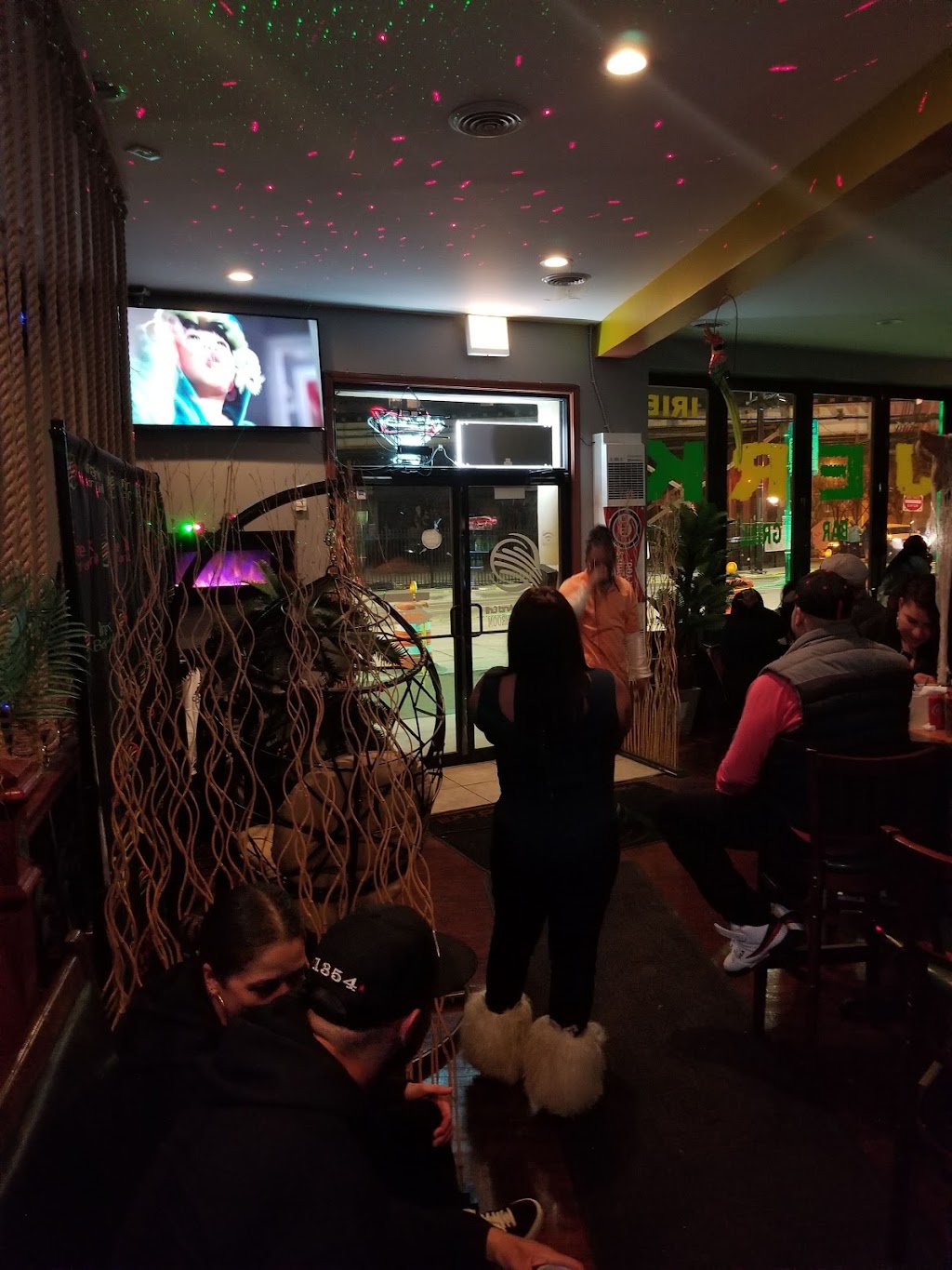 Irie Jerk Bar and Grill | restaurant | 3404 N Clark St, Chicago, IL 60657, USA | 8728024999 OR +1 872-802-4999