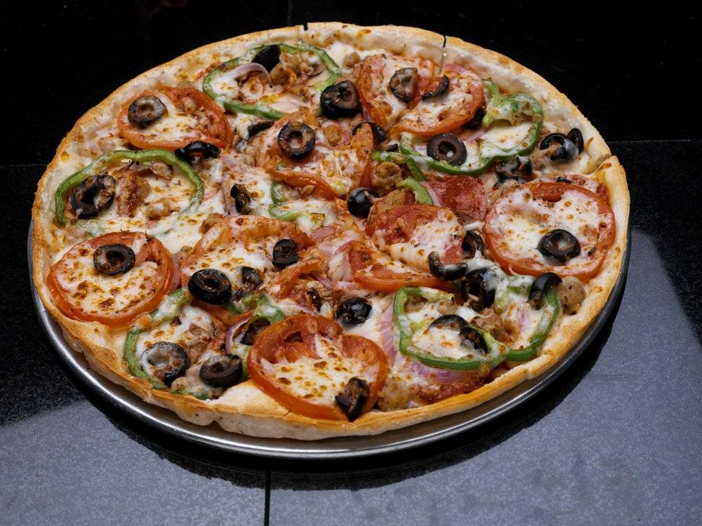 Lallis Pizza | meal delivery | 8826 W North Ave, Wauwatosa, WI 53226, USA | 4147749838 OR +1 414-774-9838
