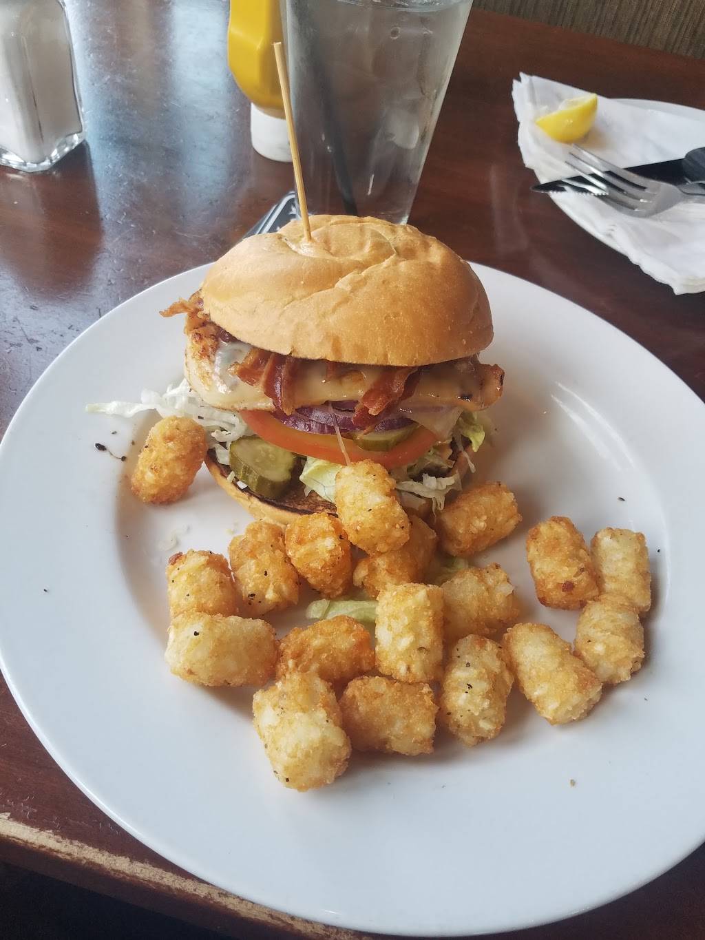 Brick House Tavern + Tap | restaurant | 12910 Northwest Fwy, Houston, TX 77040, USA | 7134620576 OR +1 713-462-0576