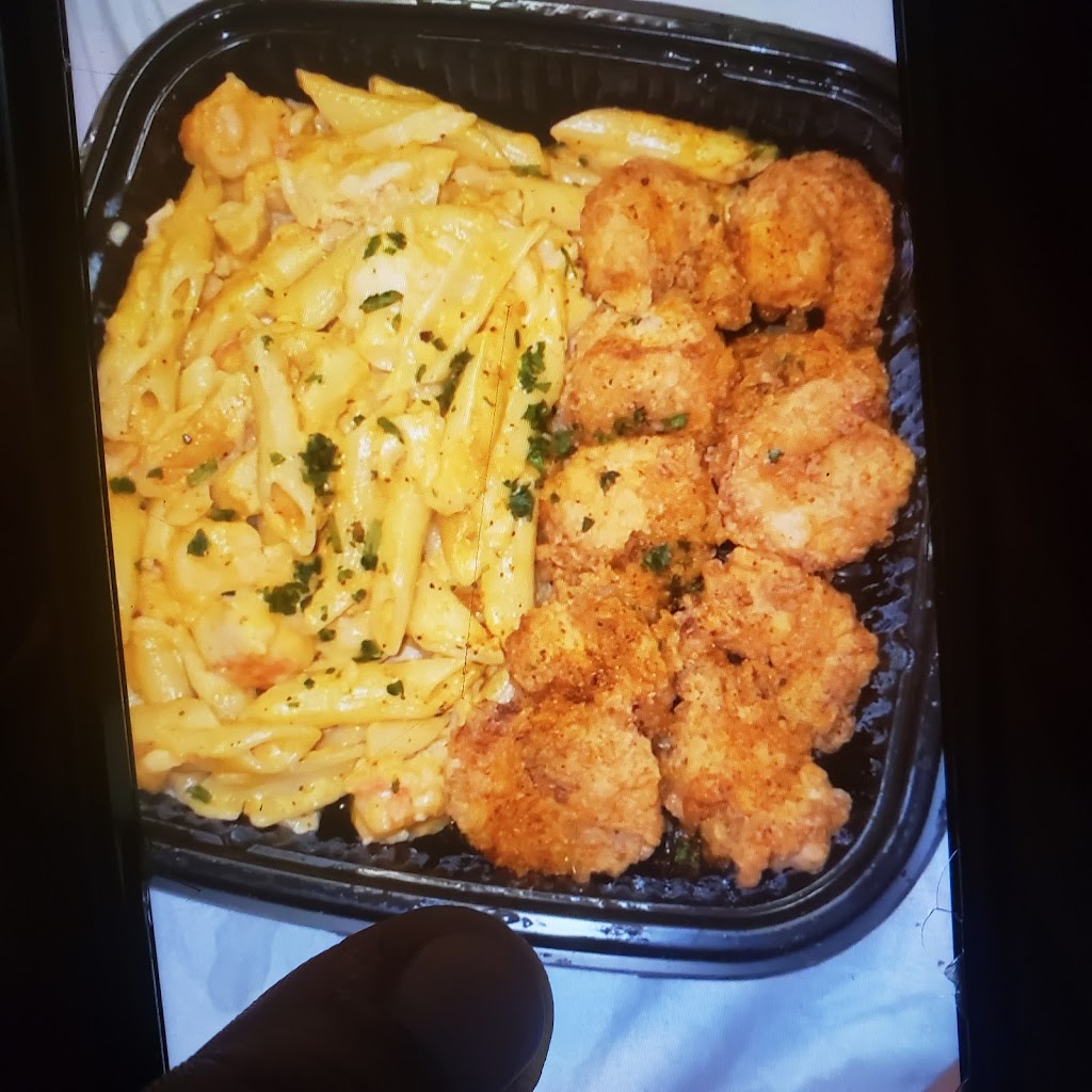 MUN-CHEEZ 704 Gourmet Soul Food & Catering | restaurant | 9147 Trinity Rd, Charlotte, NC 28216, USA | 9195783695 OR +1 919-578-3695