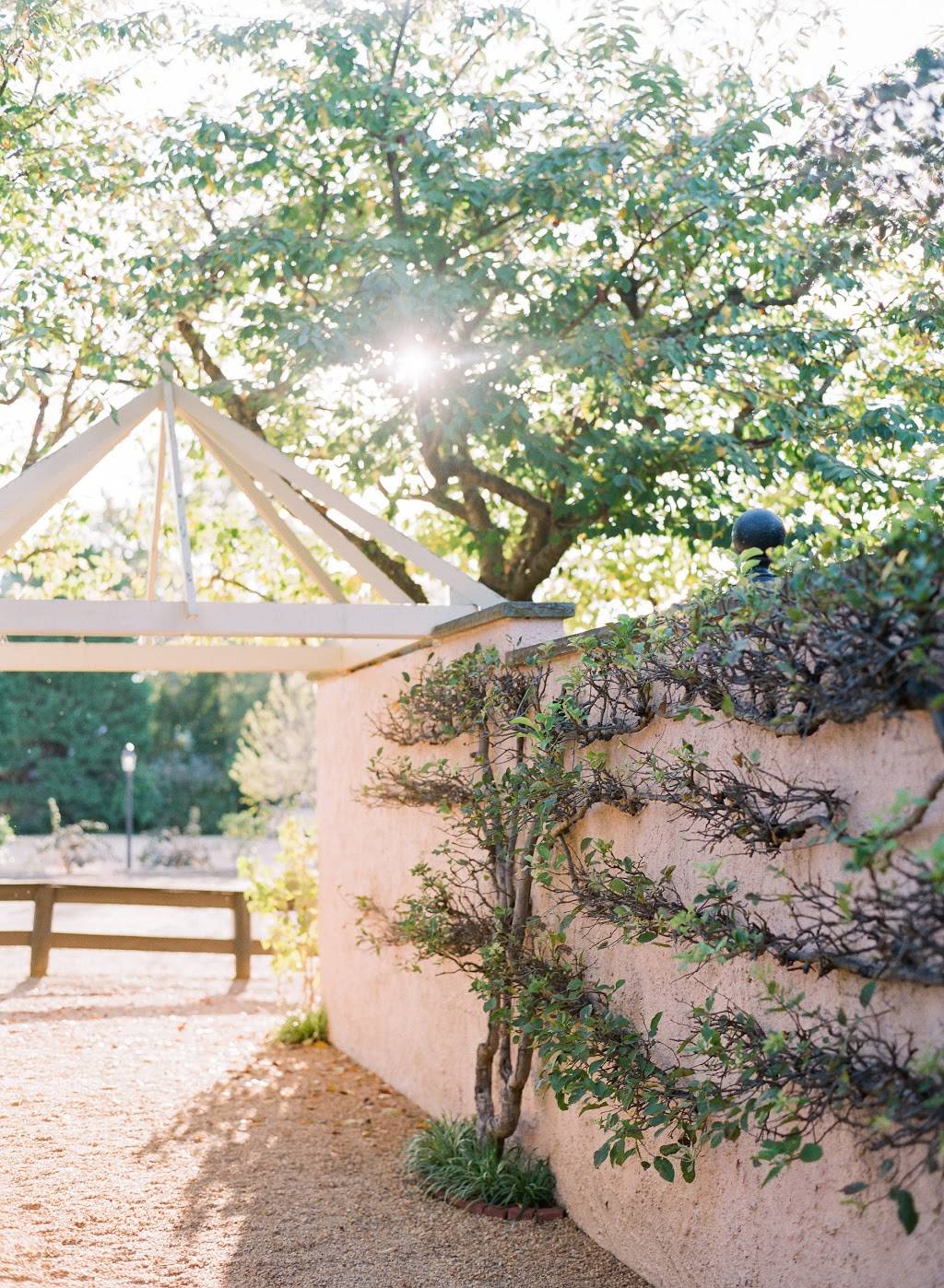 The Red Fox Inn & Tavern | restaurant | 2 E Washington St, Middleburg, VA 20117, USA | 5406876301 OR +1 540-687-6301