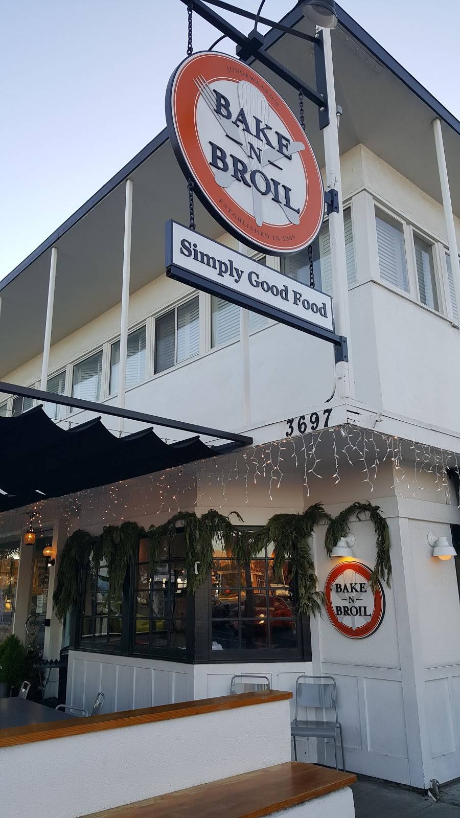 Jongewaards Bake n Broil | bakery | 3697 Atlantic Ave, Long Beach, CA 90807, USA | 5625950396 OR +1 562-595-0396