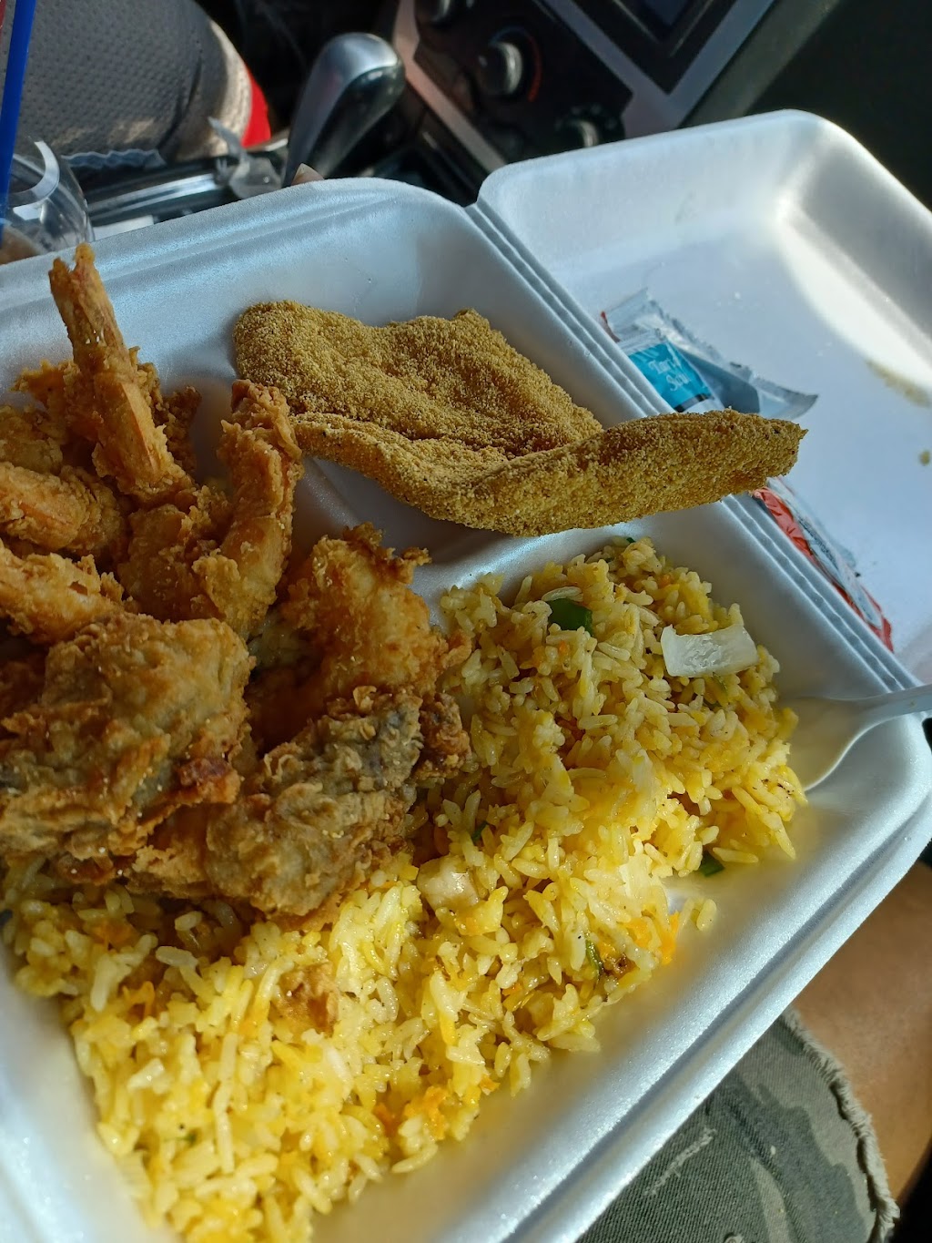 Lindas Seafood | restaurant | 13008 Market St, Houston, TX 77015, USA | 7133303838 OR +1 713-330-3838