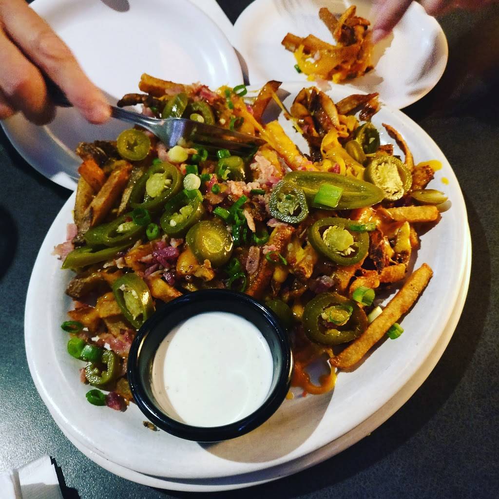 BoomerJacks Grill & Bar | restaurant | 522 Lincoln Square, Arlington, TX 76011, USA | 8172755400 OR +1 817-275-5400