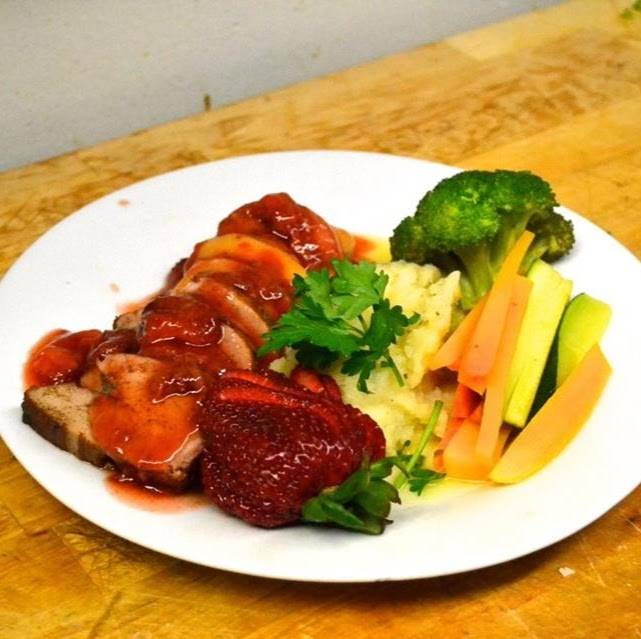 Zees Bistro | restaurant | 773 St Clair St, Chatham, ON N7M 5J7, Canada | 5193514468 OR +1 519-351-4468