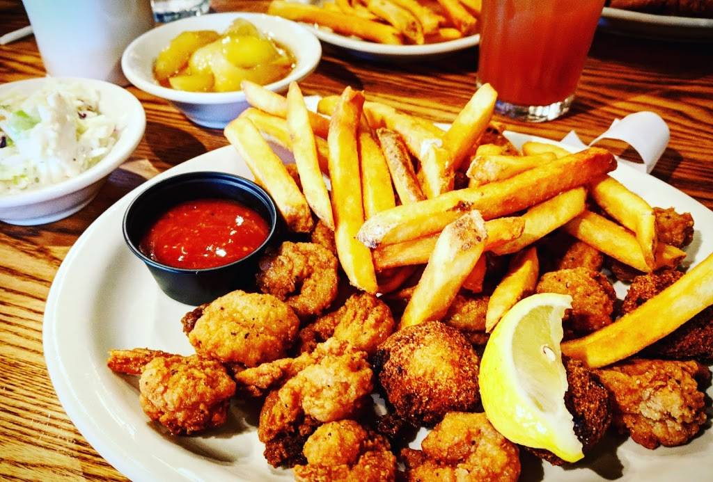 Cracker Barrel Old Country Store | restaurant | 1289 Coffeen St, Watertown, NY 13601, USA | 3157822460 OR +1 315-782-2460