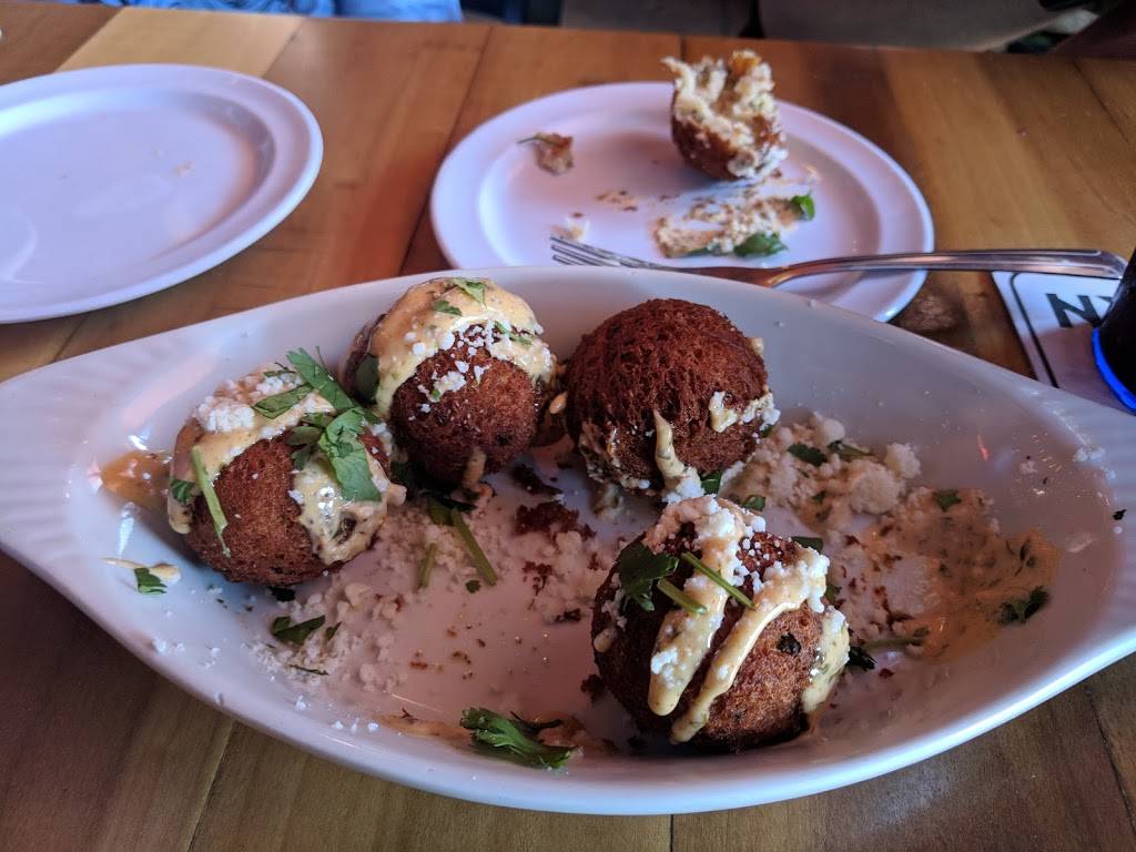 Harbor Town Pub | night club | 1125 Rosecrans St, San Diego, CA 92106, USA | 6192241321 OR +1 619-224-1321