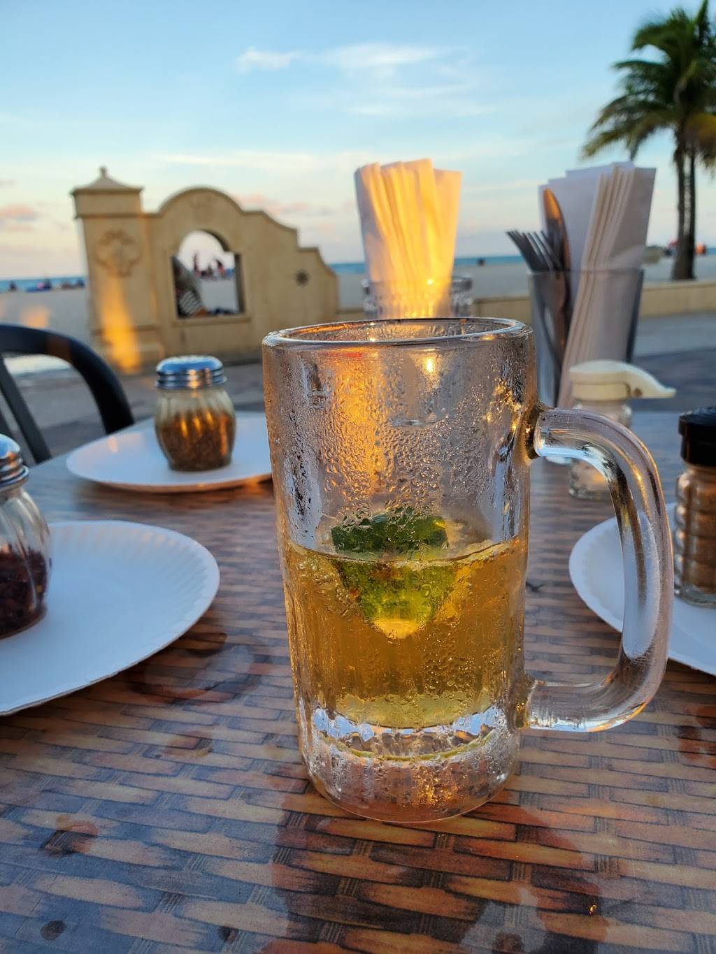 La Brochetterie | restaurant | 911 N Broadwalk, Hollywood, FL 33019, USA | 9549200033 OR +1 954-920-0033